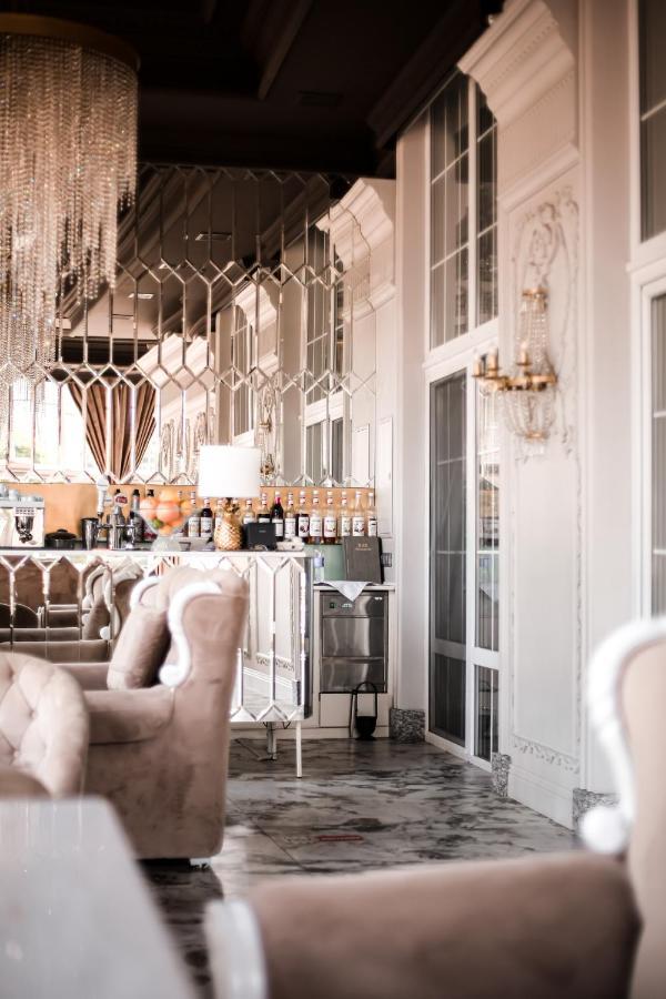 Hotel Aristocrat Černovice Exteriér fotografie